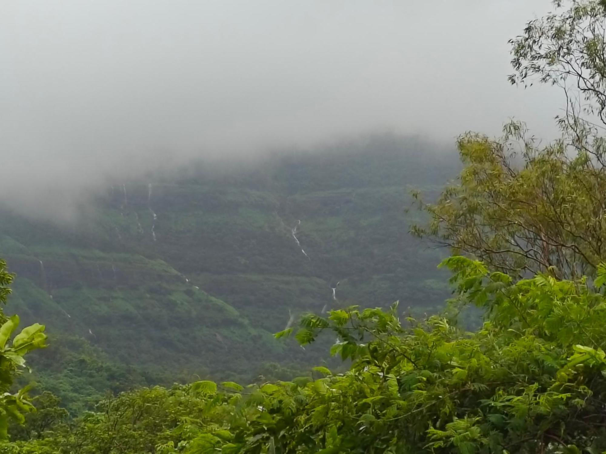 Farm stay Shinde's Tikona Valley Farm Pune